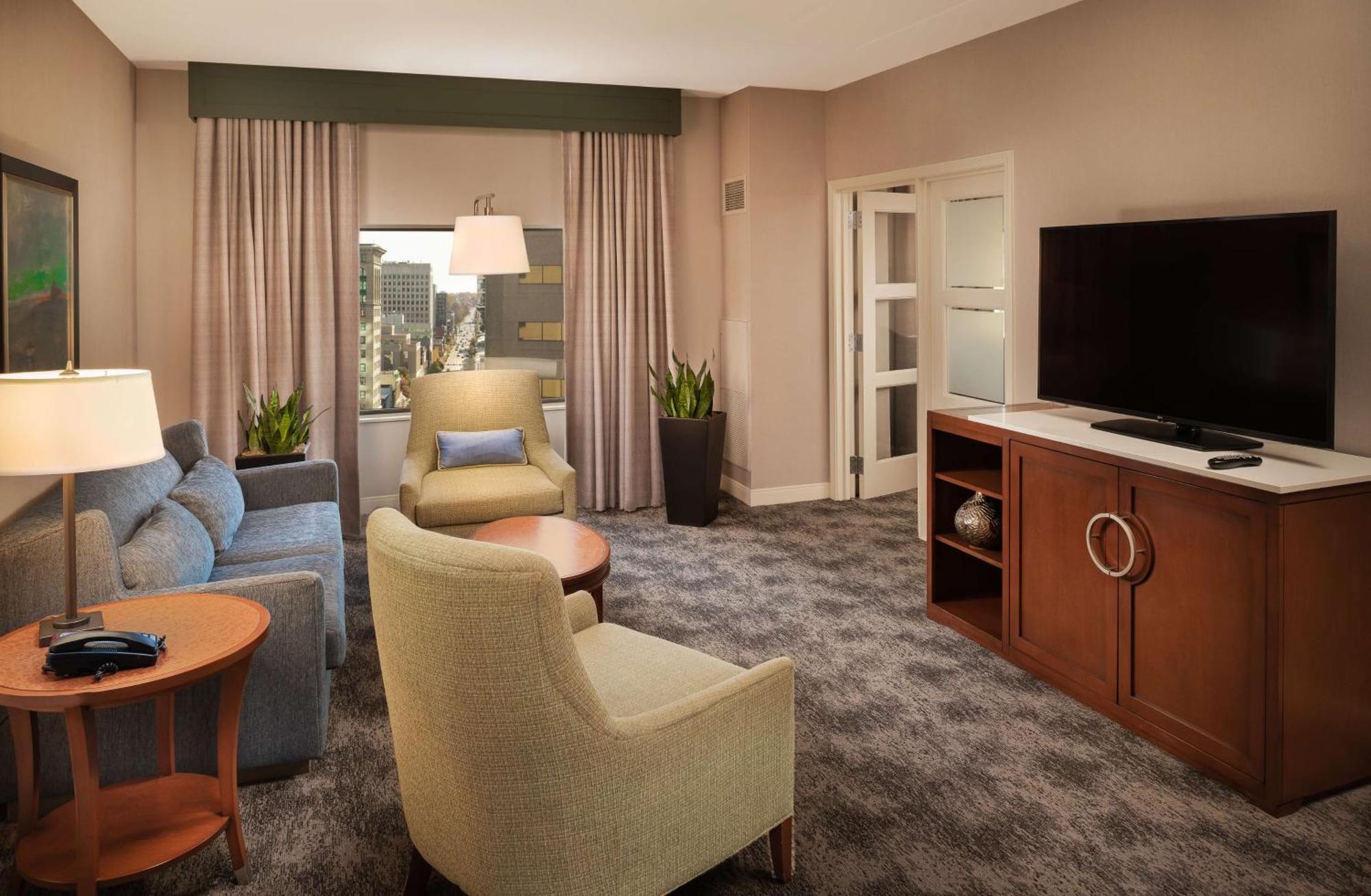 מלון Hilton Lexington Downtown מראה חיצוני תמונה