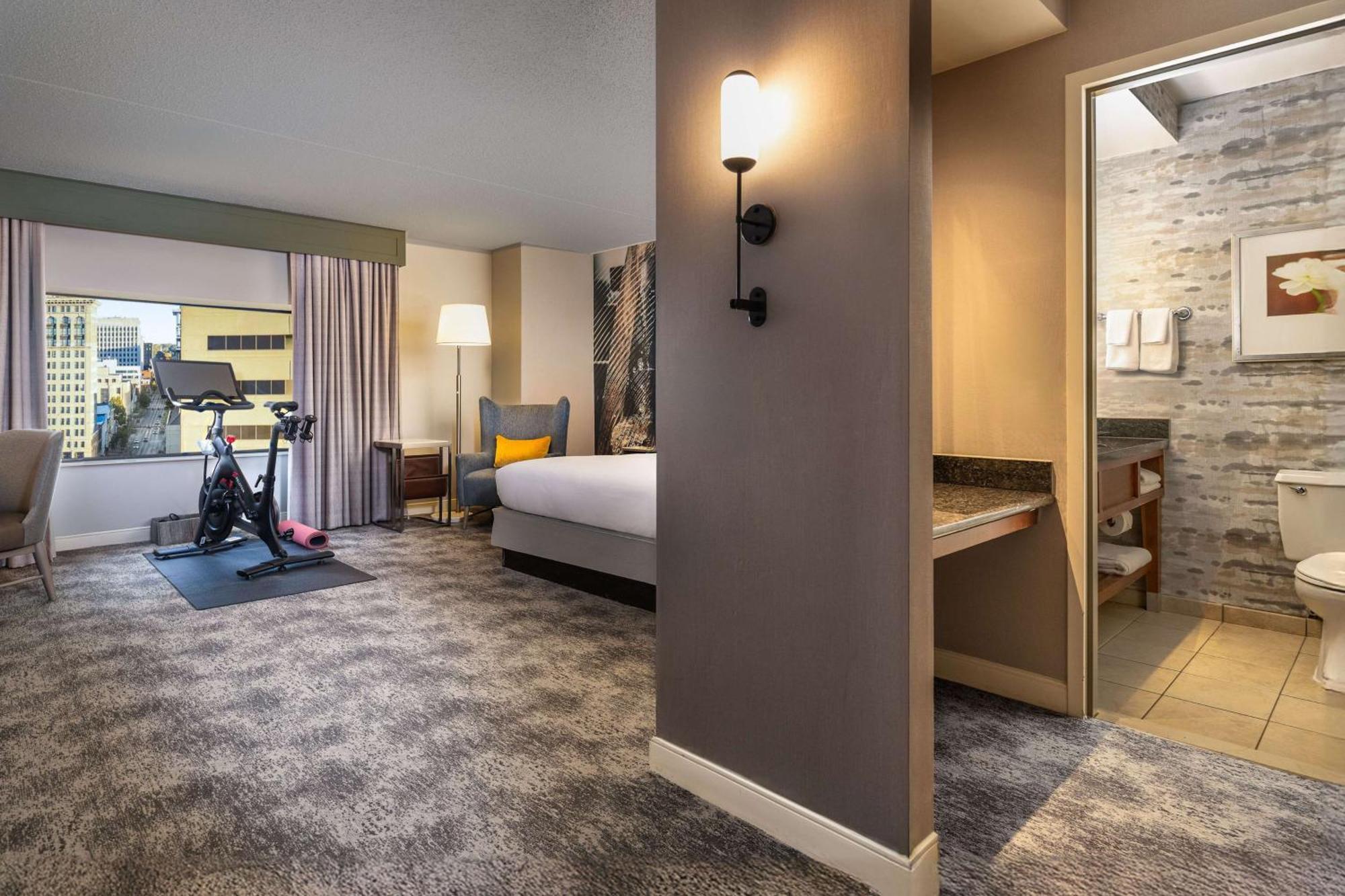 מלון Hilton Lexington Downtown מראה חיצוני תמונה