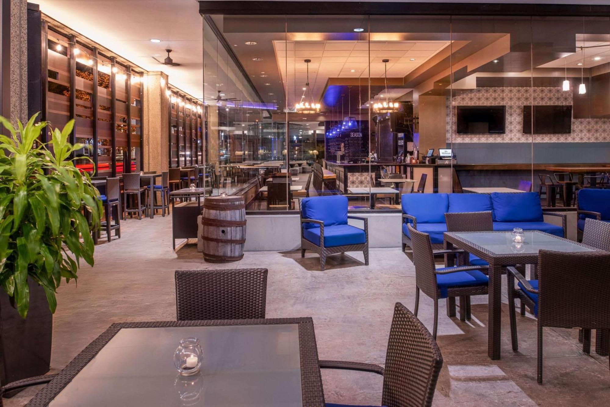 מלון Hilton Lexington Downtown מראה חיצוני תמונה